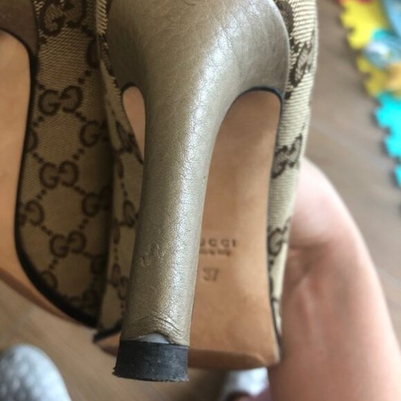 GUCCI MONOGRAM HEELED PUMPS - PURCHASED IN ITALIA - Picture 5 of 7